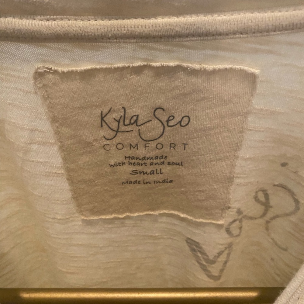 Super fun Kyla Seo Love dress - Picture 2 of 8